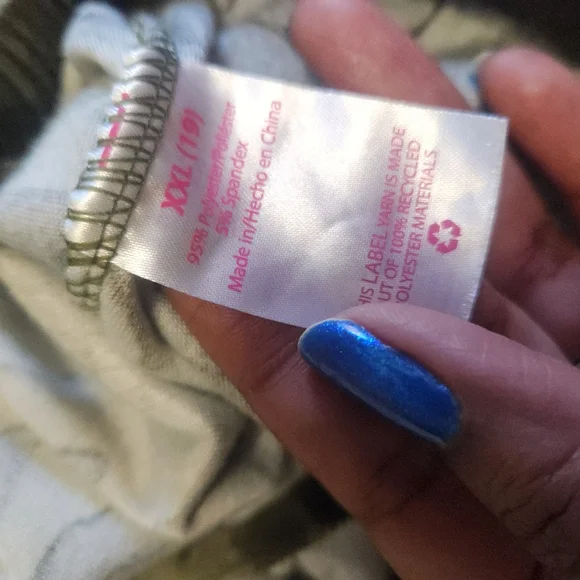 No boundaries crushed velvet camouflage crop long sleeve shirt. Size XXL (19) - Picture 8 of 8